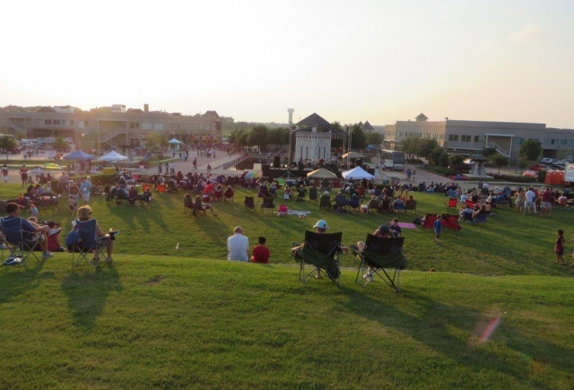 THE CASTLE HILLS SPRING CONCERT SERIES IS RETURNING TO THE VILLAGE SHOPS!